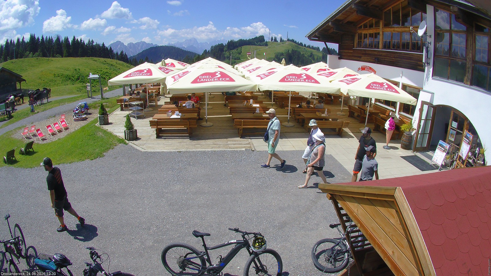 Archiv Foto Webcam Dreiländereck in der Region Villach: Bergrestaurant