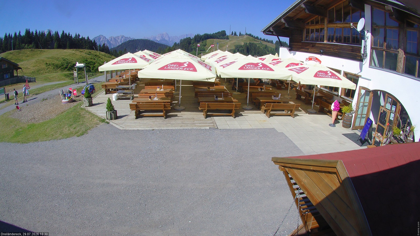 Archiv Foto Webcam Dreiländereck in der Region Villach: Bergrestaurant