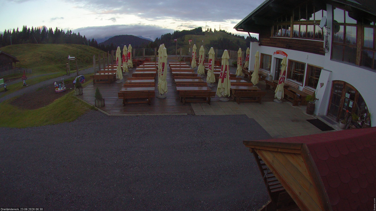 Archiv Foto Webcam Dreiländereck in der Region Villach: Bergrestaurant