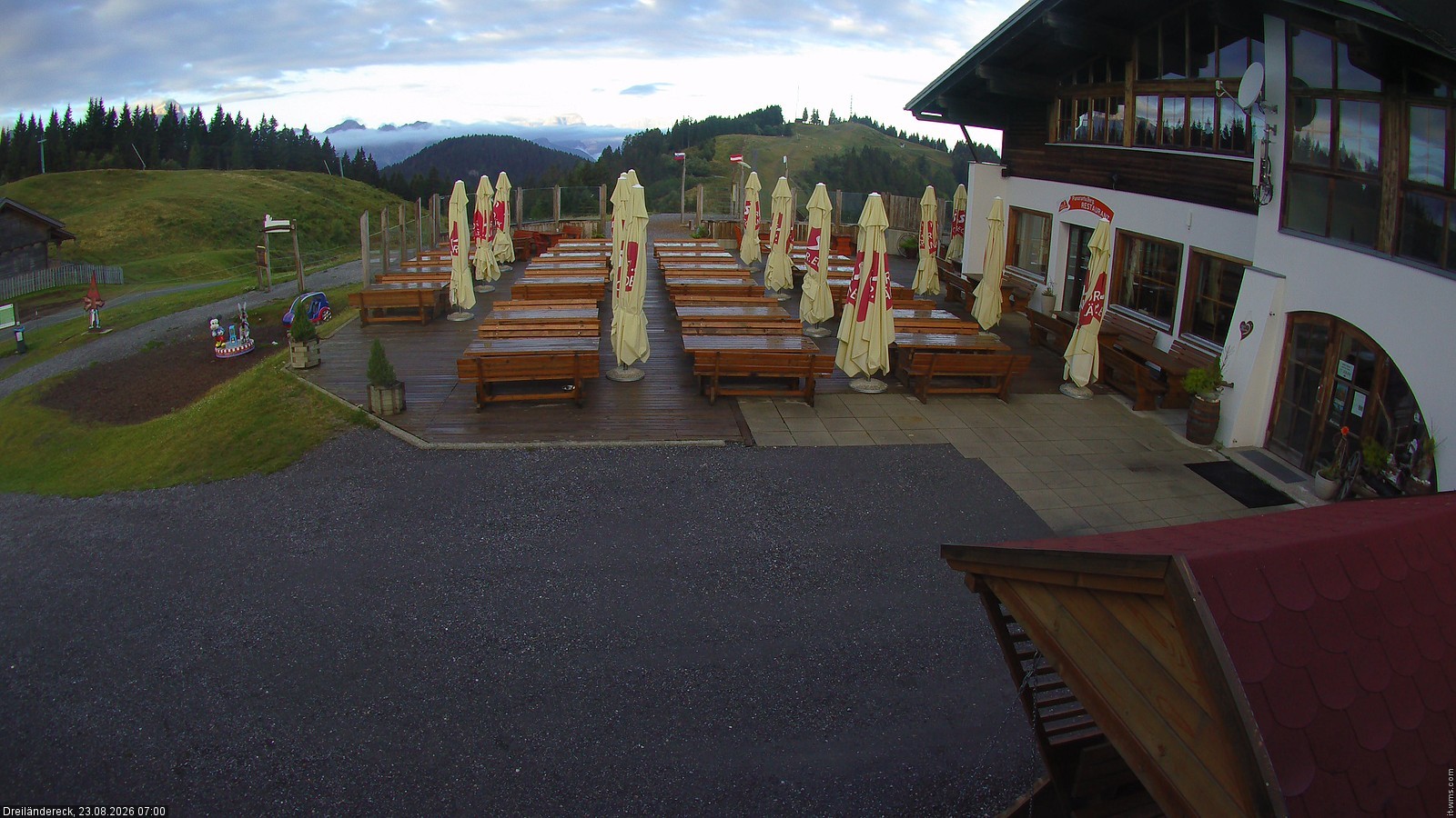 Archiv Foto Webcam Dreiländereck in der Region Villach: Bergrestaurant