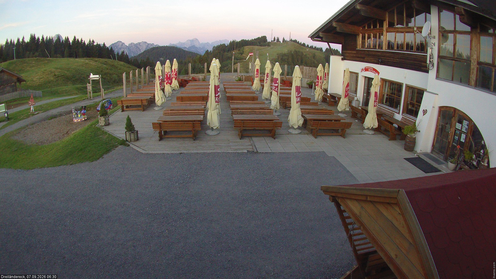 Archiv Foto Webcam Dreiländereck in der Region Villach: Bergrestaurant