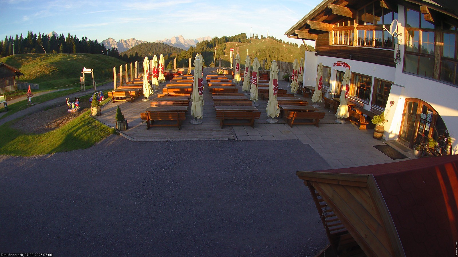 Archiv Foto Webcam Dreiländereck in der Region Villach: Bergrestaurant