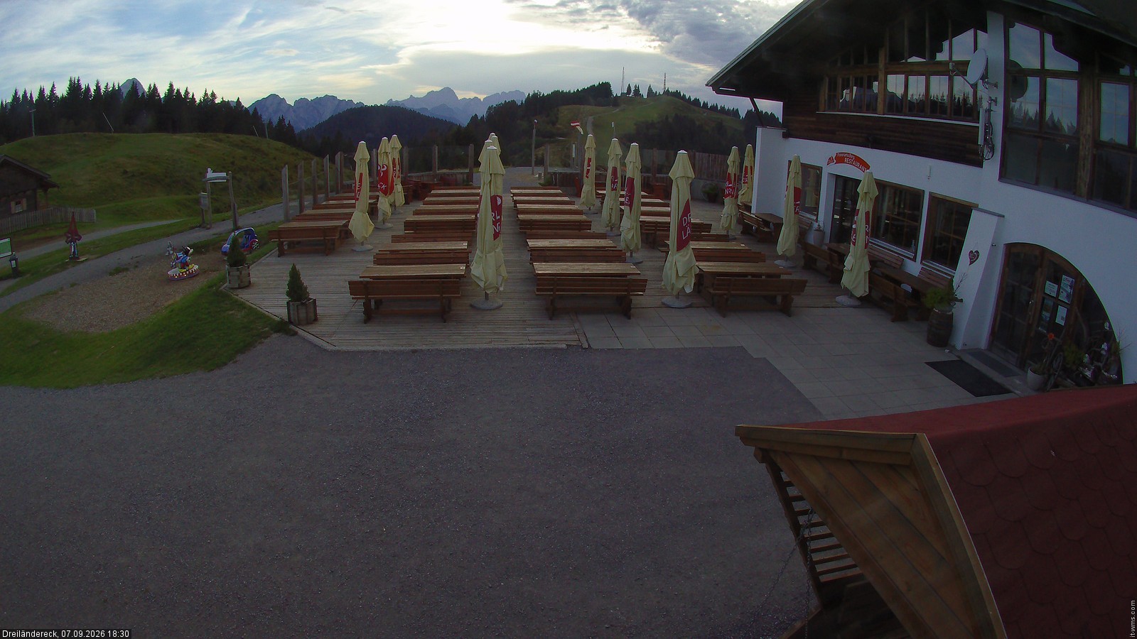 Archiv Foto Webcam Dreiländereck in der Region Villach: Bergrestaurant