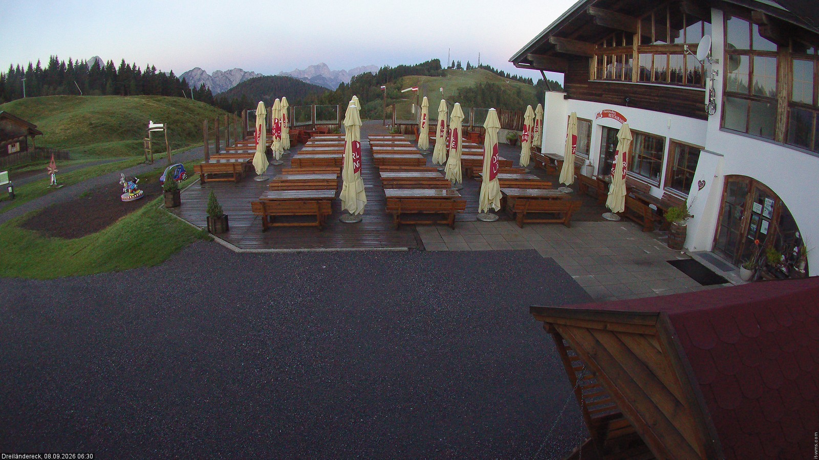 Archiv Foto Webcam Dreiländereck in der Region Villach: Bergrestaurant