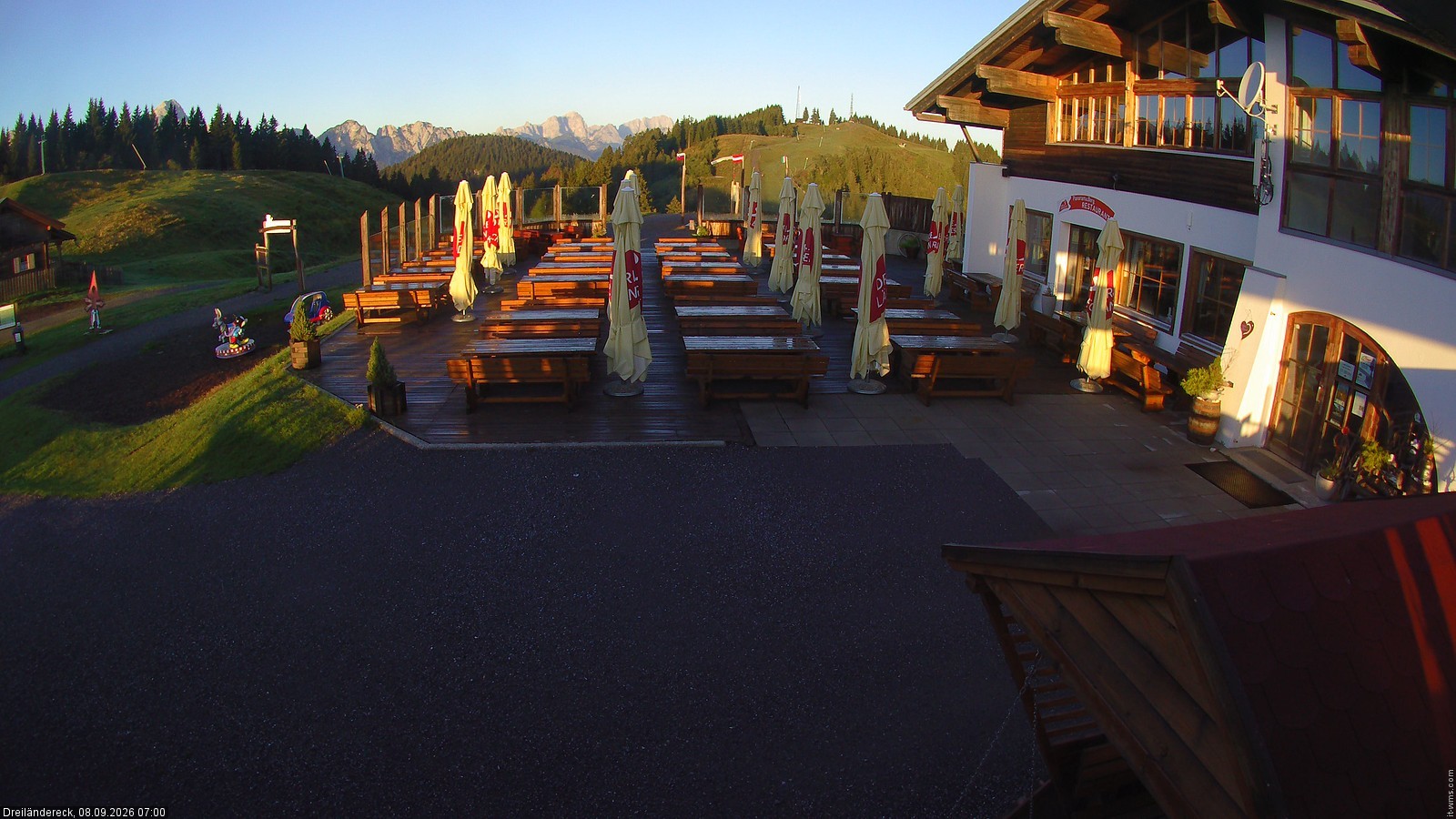 Archiv Foto Webcam Dreiländereck in der Region Villach: Bergrestaurant