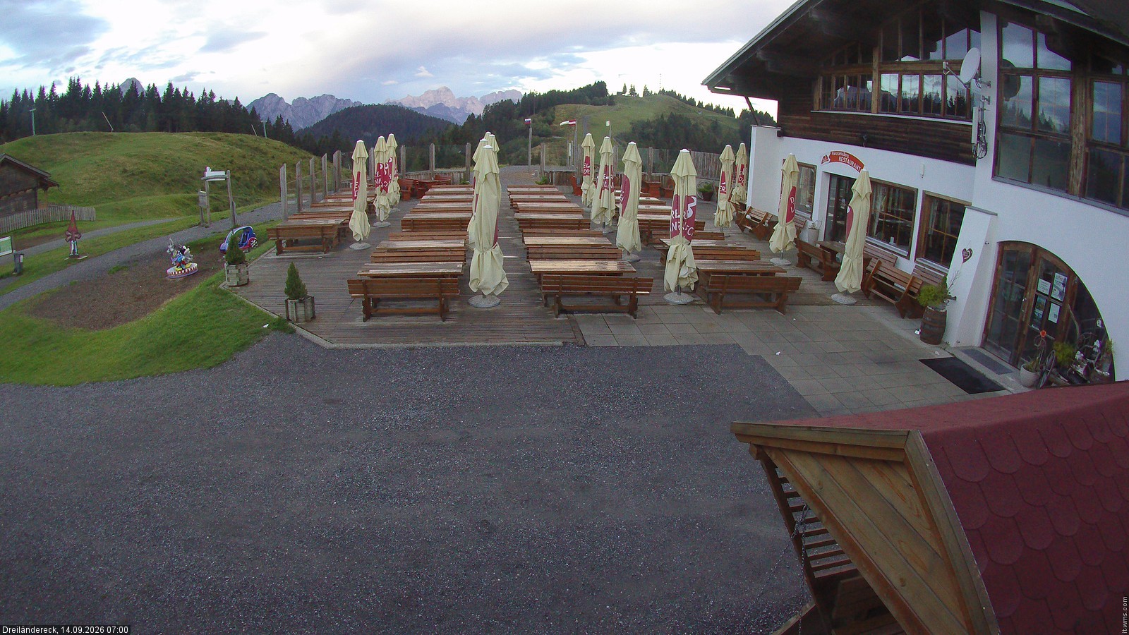 Archiv Foto Webcam Dreiländereck in der Region Villach: Bergrestaurant
