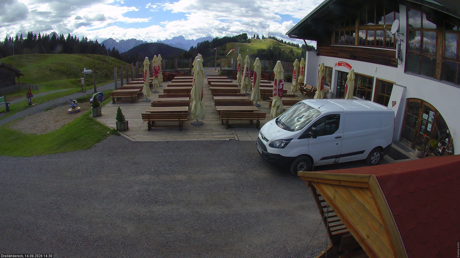 Archiv Foto Webcam Dreiländereck in der Region Villach: Bergrestaurant