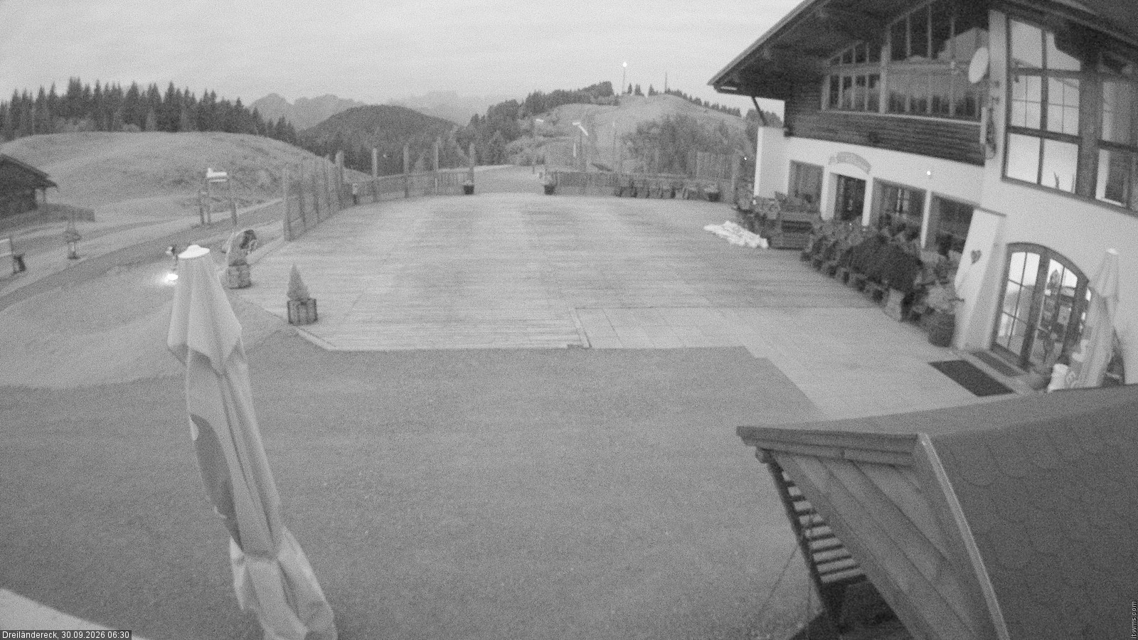 Archiv Foto Webcam Dreiländereck in der Region Villach: Bergrestaurant