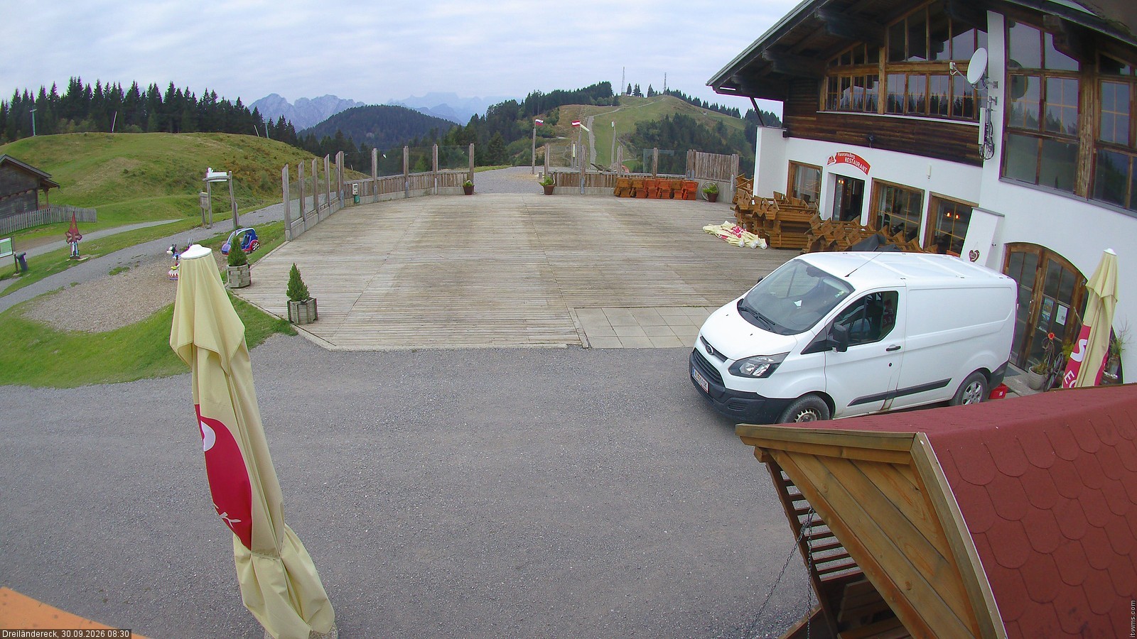 Archiv Foto Webcam Dreiländereck in der Region Villach: Bergrestaurant