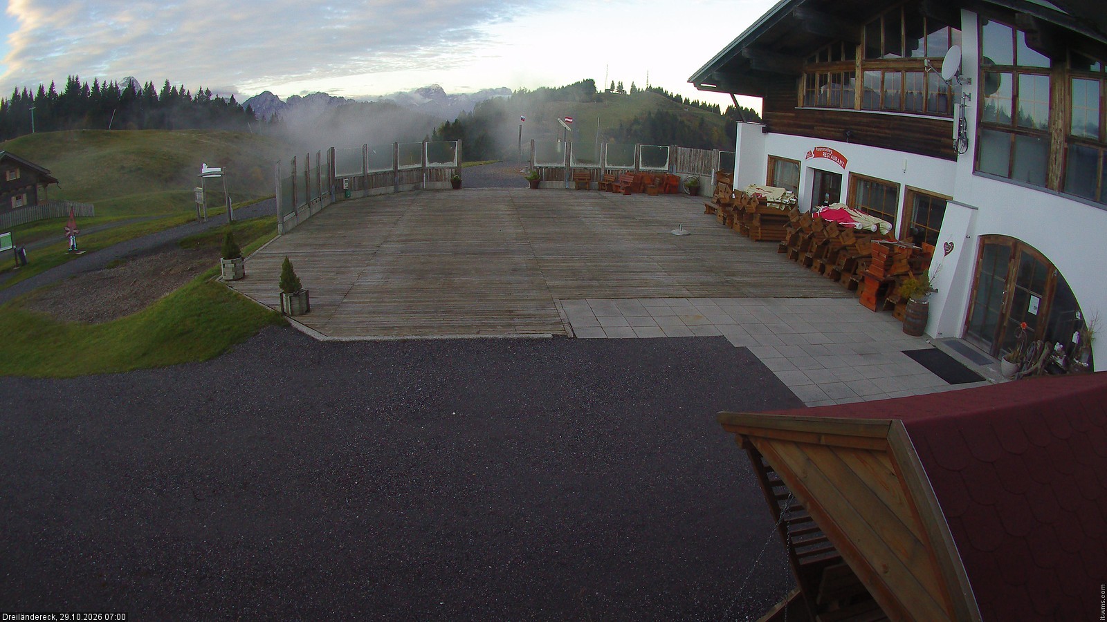 Archiv Foto Webcam Dreiländereck in der Region Villach: Bergrestaurant