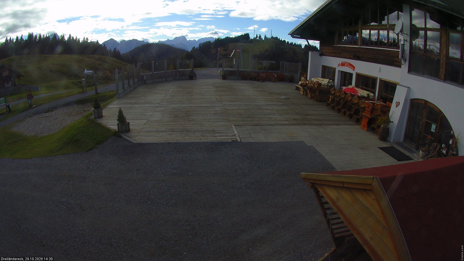 Archiv Foto Webcam Dreiländereck in der Region Villach: Bergrestaurant