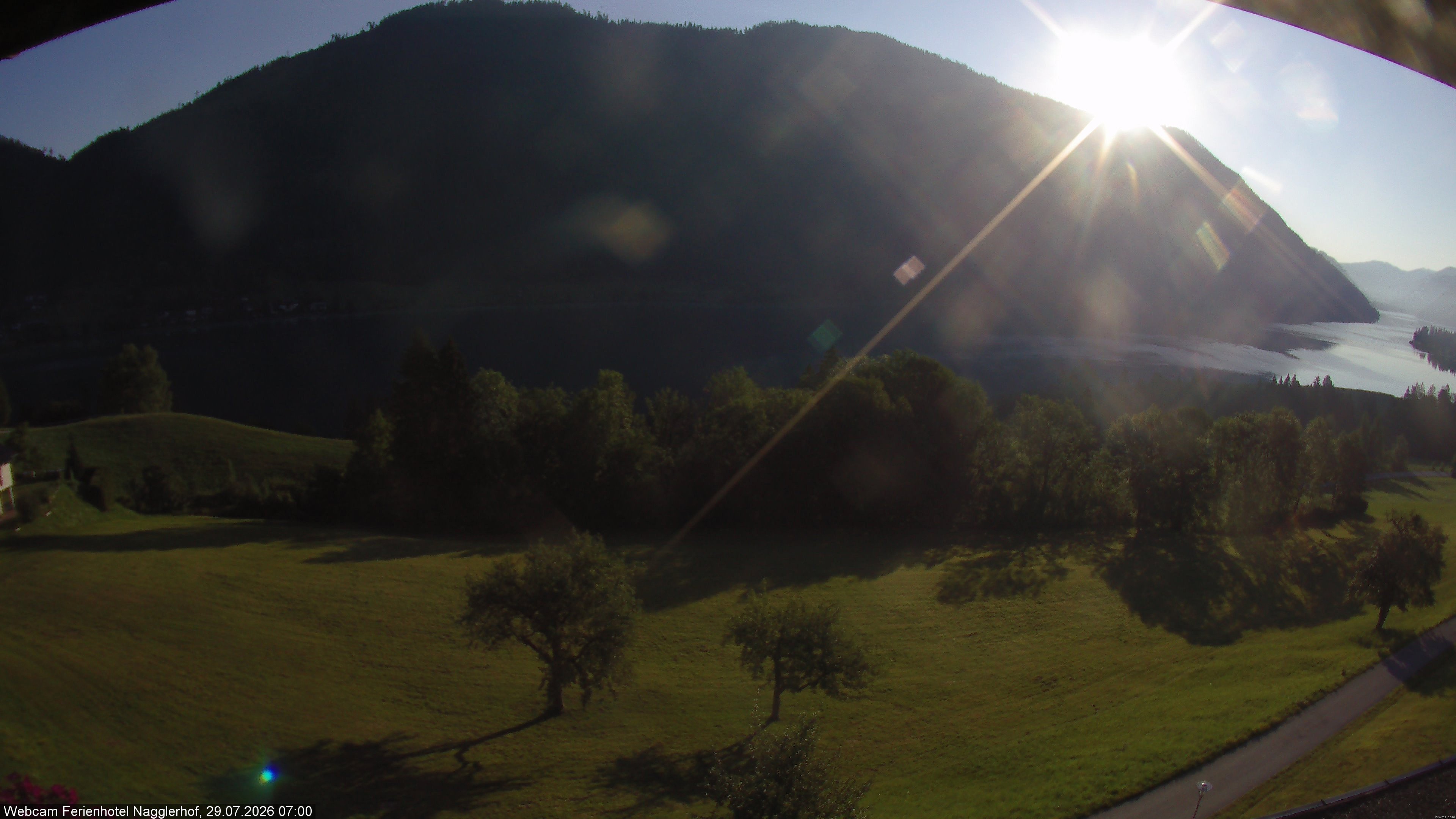Archiv Foto Webcam Weißensee: Sicht vom Ferienhotel Nagglerhof