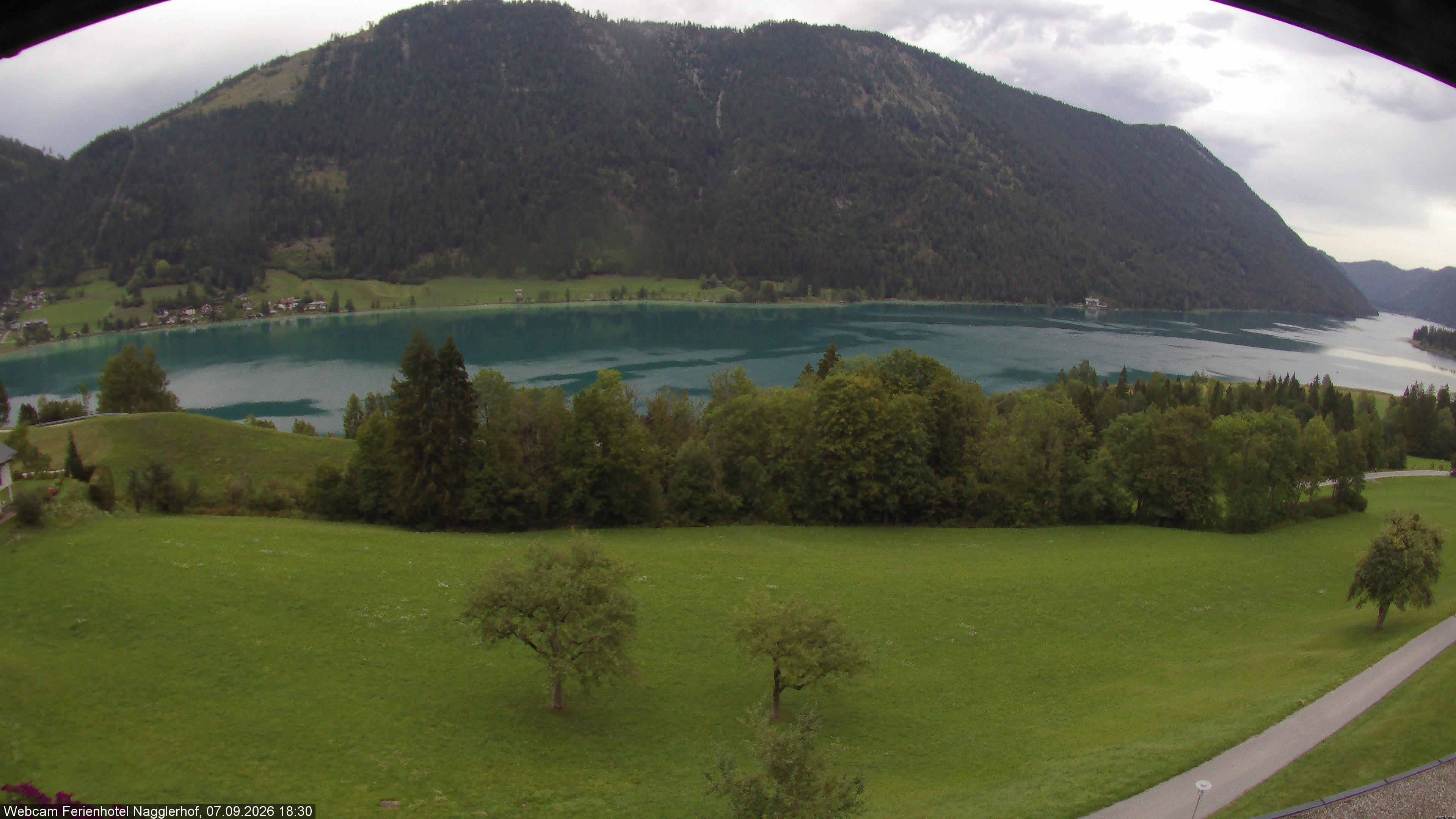 Archiv Foto Webcam Weißensee: Sicht vom Ferienhotel Nagglerhof