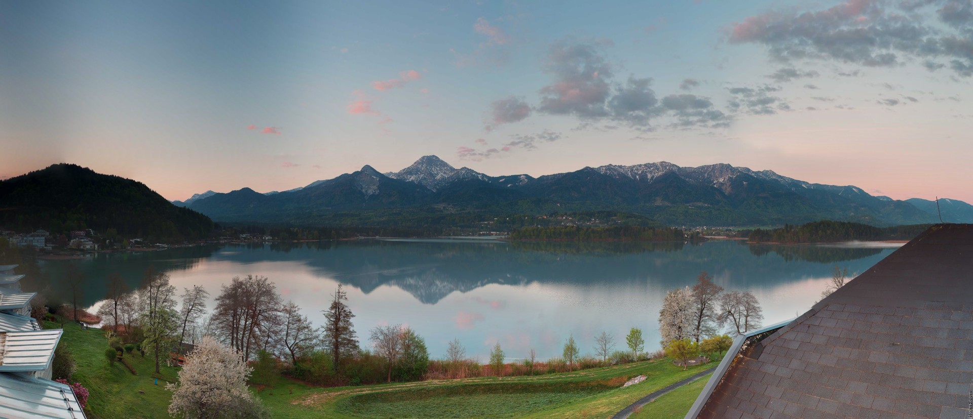 Archived image Webcam Faaker See lake, view direction south