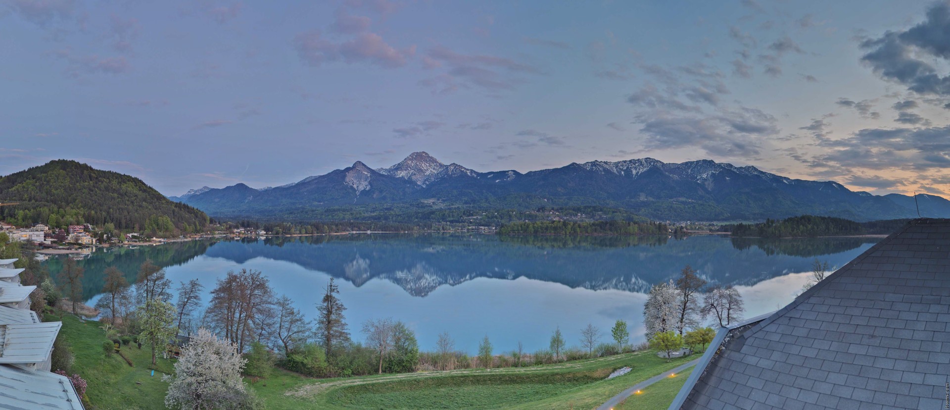 Archived image Webcam Faaker See lake, view direction south