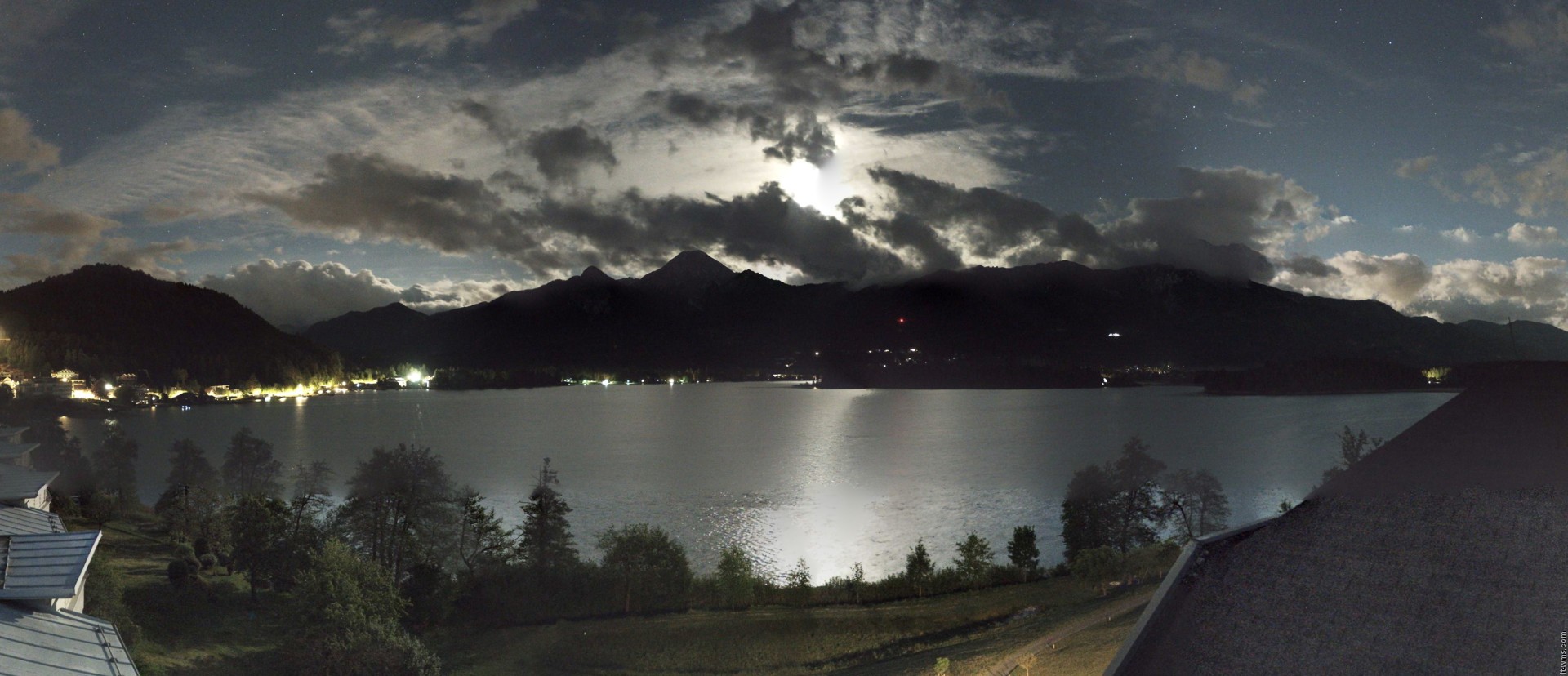 Archived image Webcam Faaker See lake, view direction south