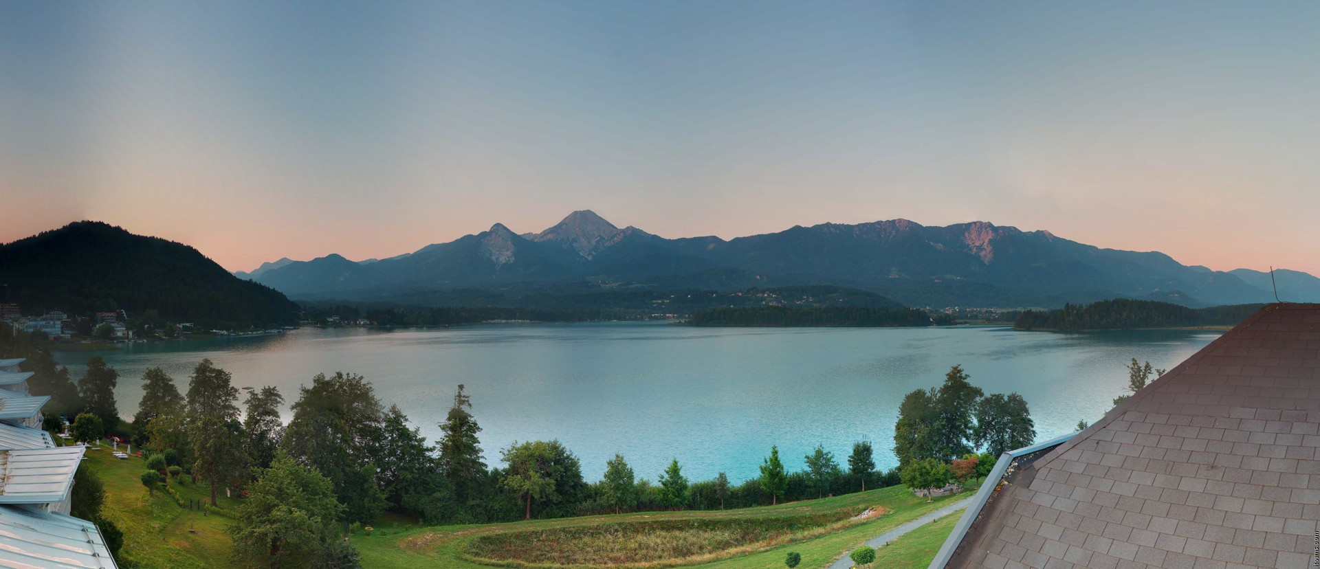 Archived image Webcam Faaker See lake, view direction south