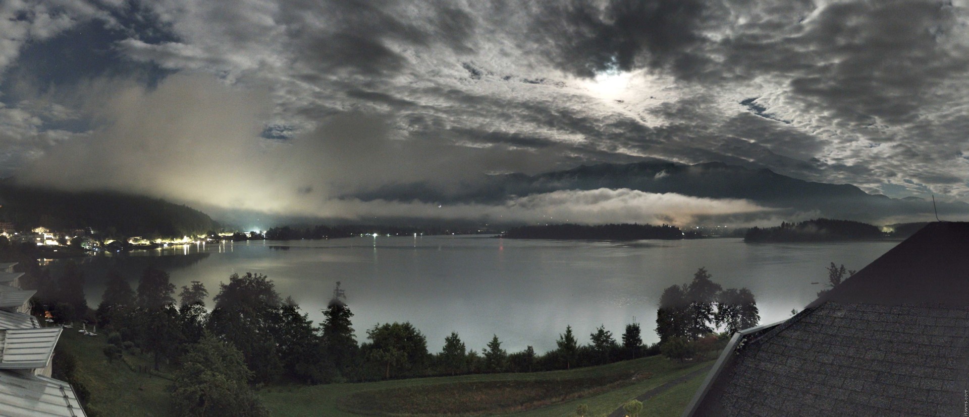 Archived image Webcam Faaker See lake, view direction south