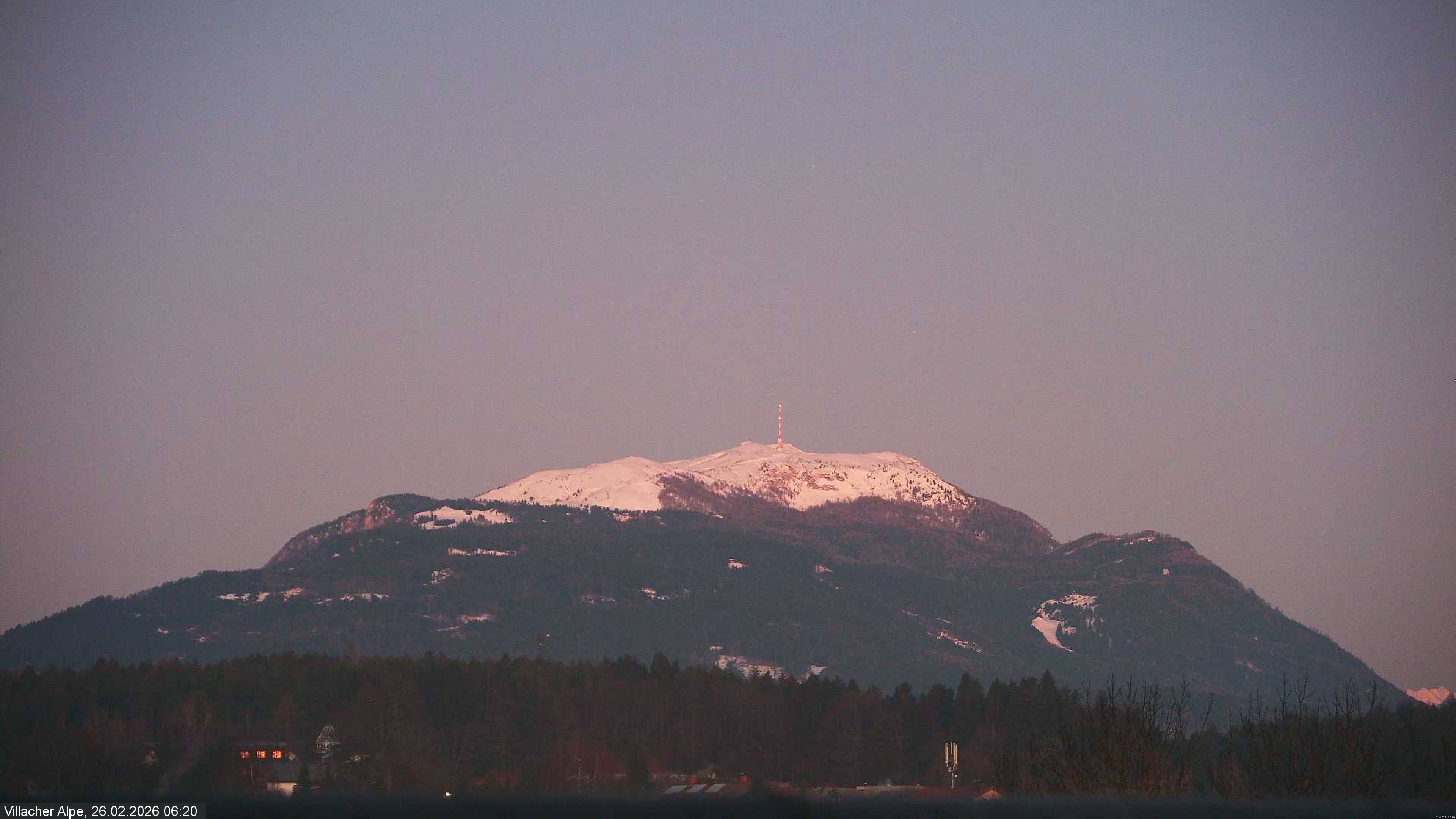 Archived image Webcam Faaker See lake and Villacher Alpe