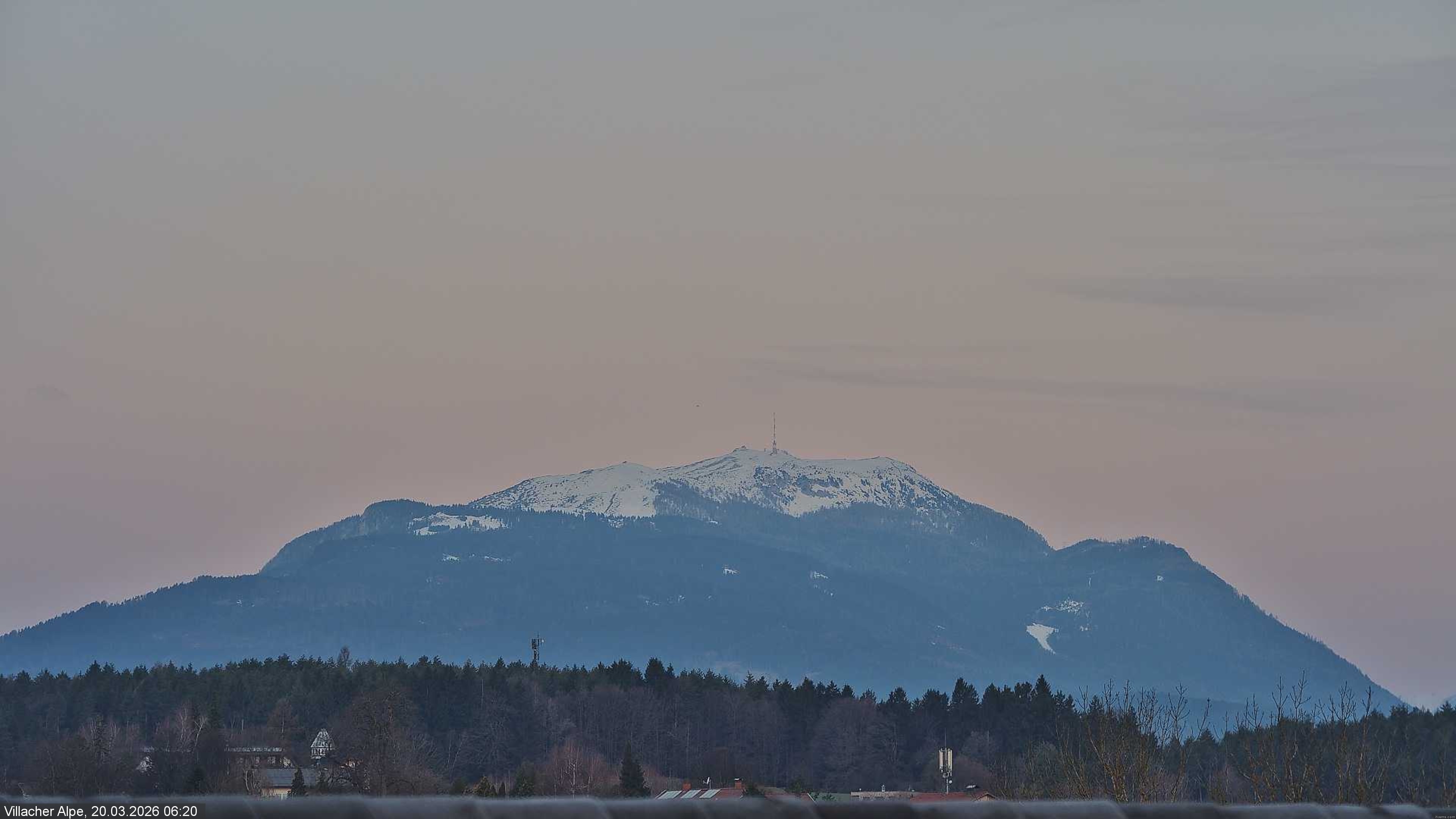 Archived image Webcam Faaker See lake and Villacher Alpe