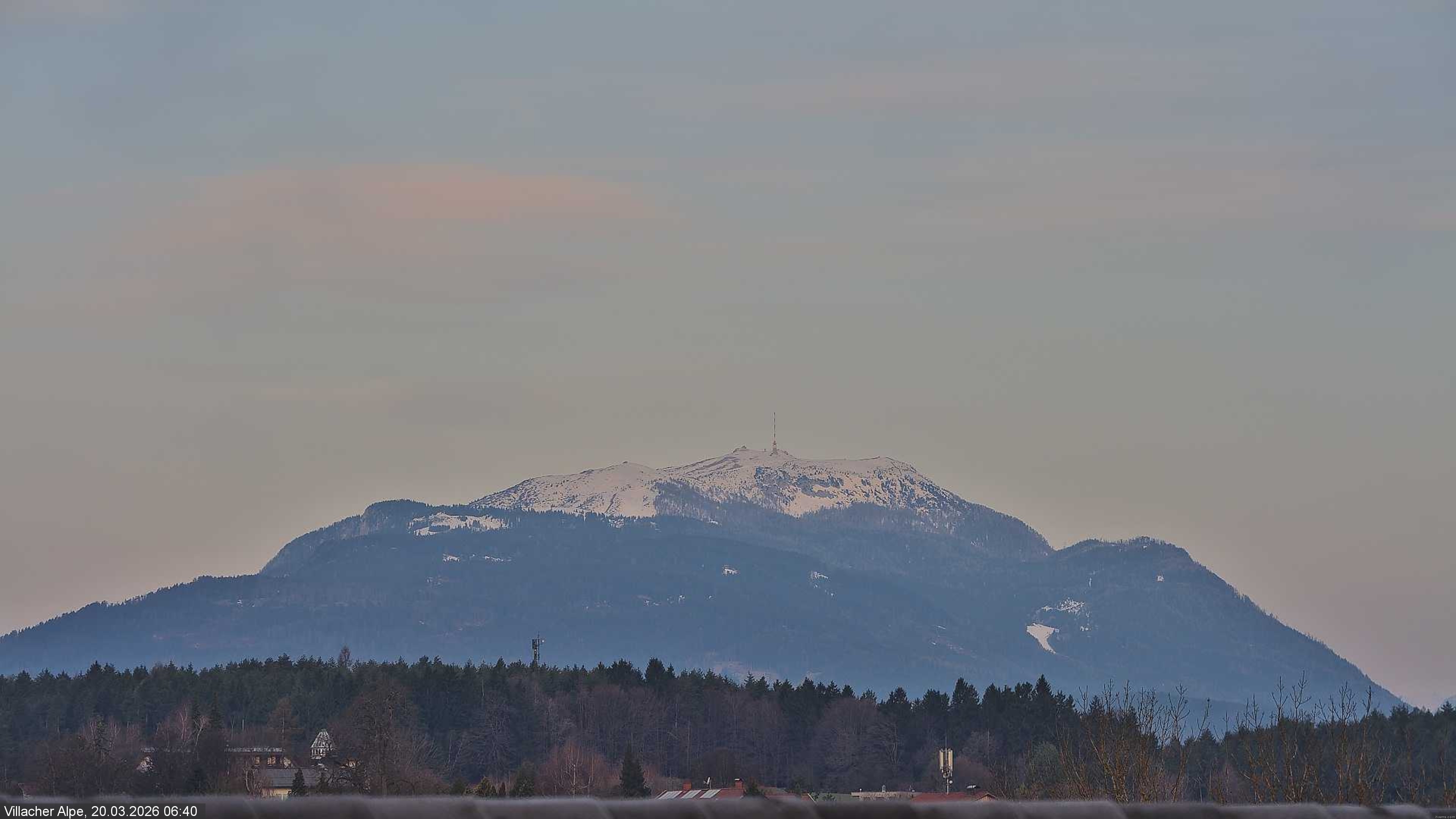 Archived image Webcam Faaker See lake and Villacher Alpe