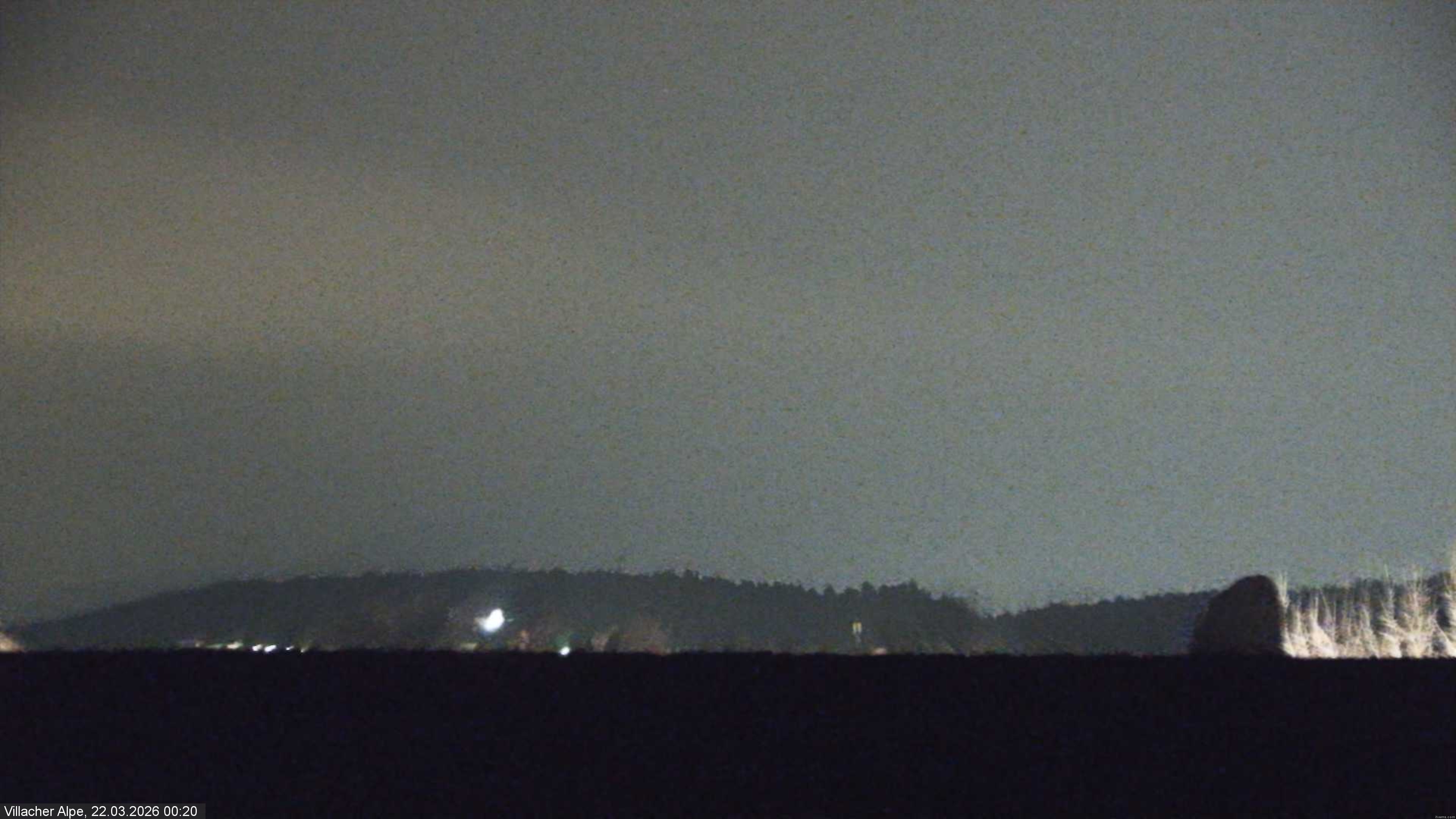 Archived image Webcam Faaker See lake and Villacher Alpe