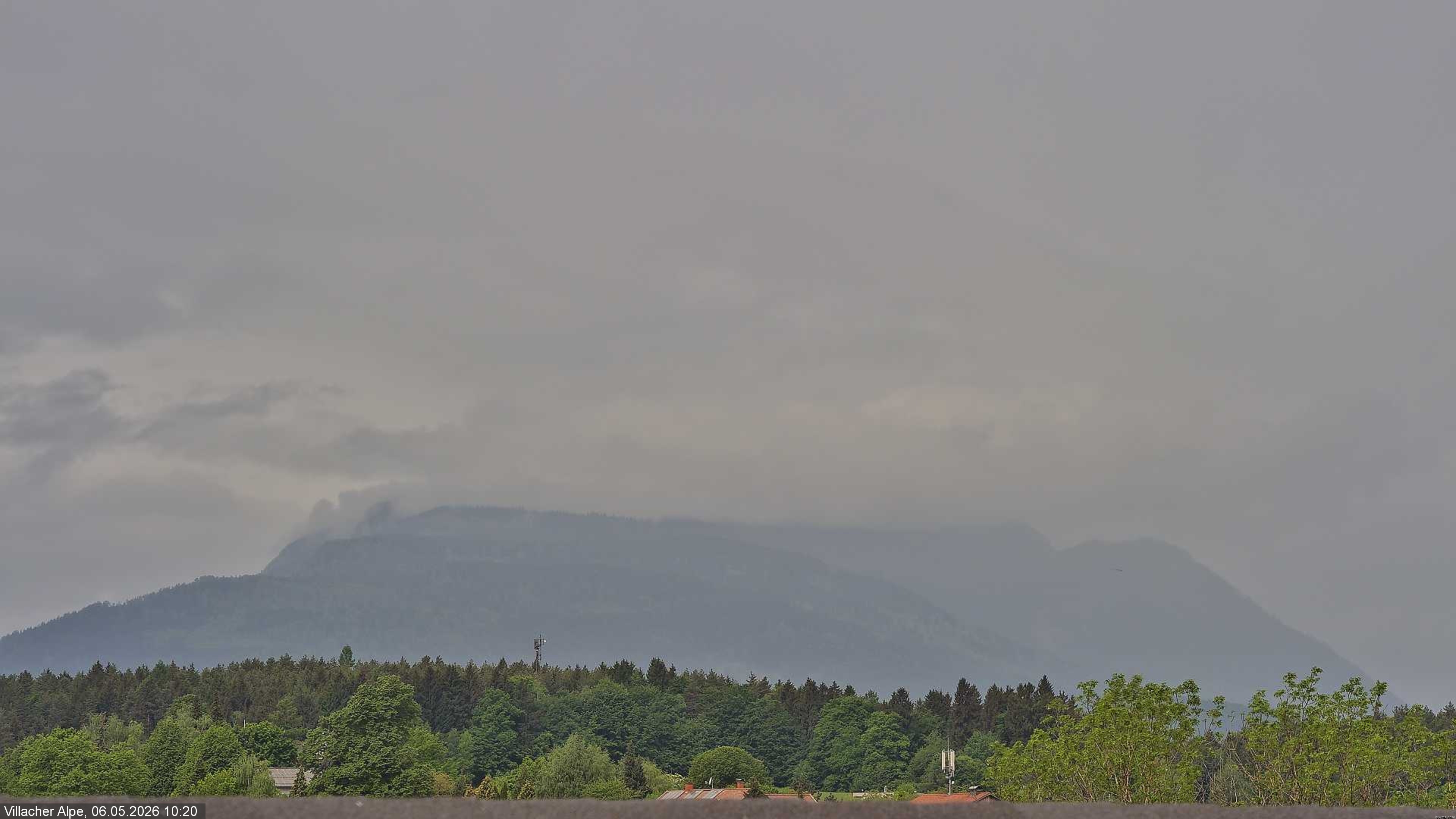 Archived image Webcam Faaker See lake and Villacher Alpe