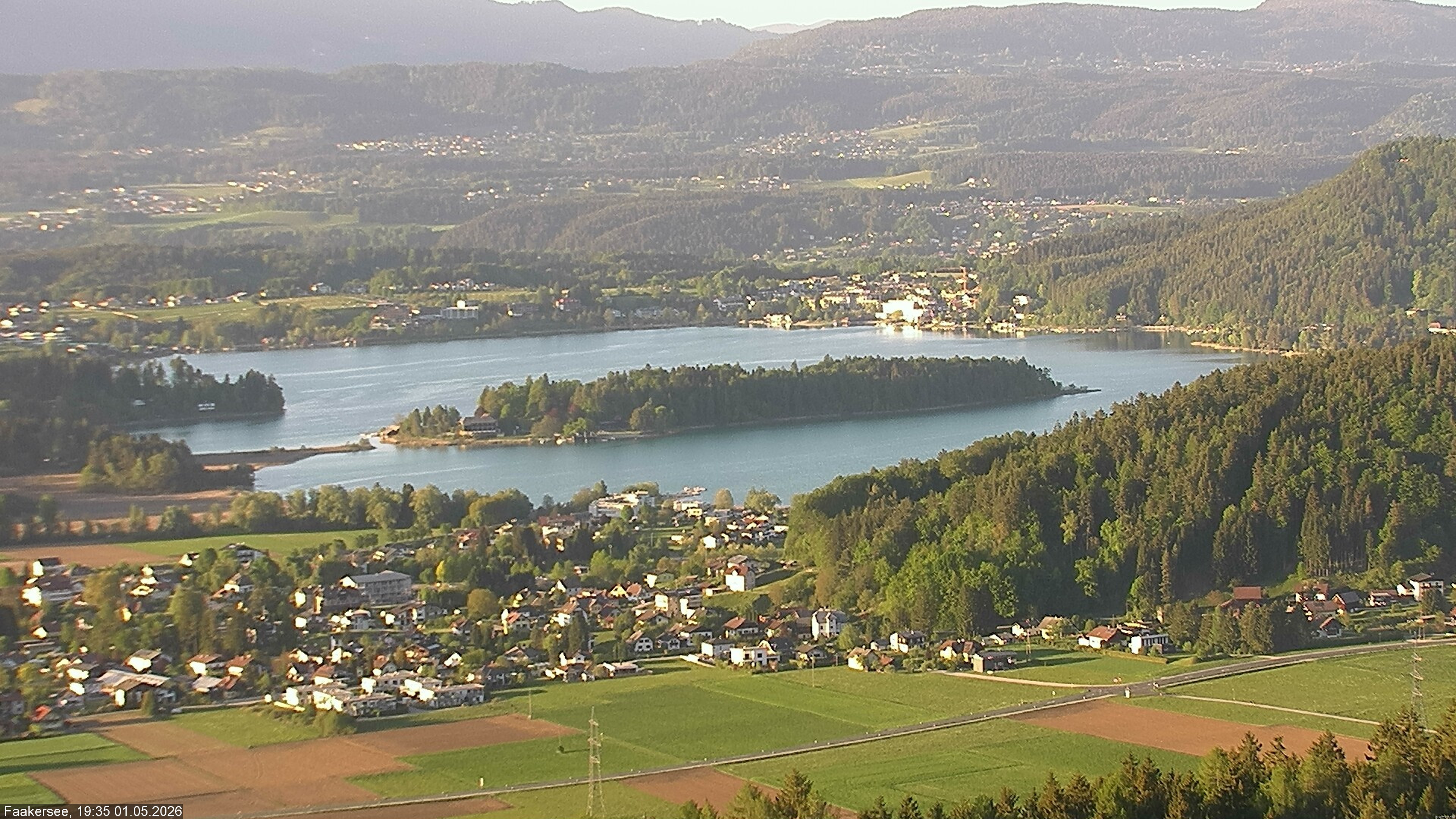 Archiv Foto Webcam Faakersee südlich von Villach