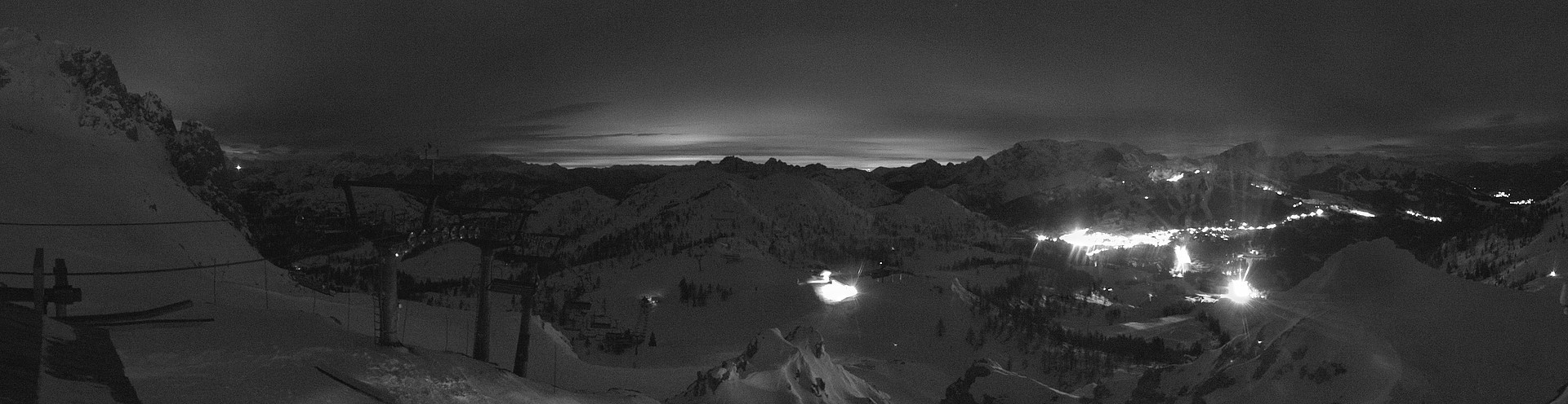 Archiv Foto Webcam Nassfeld: Panoramablick vom Gartnerkofel