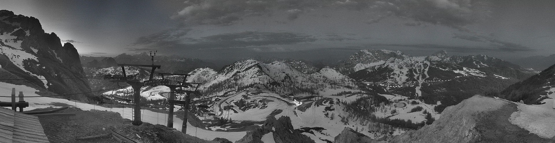 Archiv Foto Webcam Nassfeld: Panoramablick vom Gartnerkofel