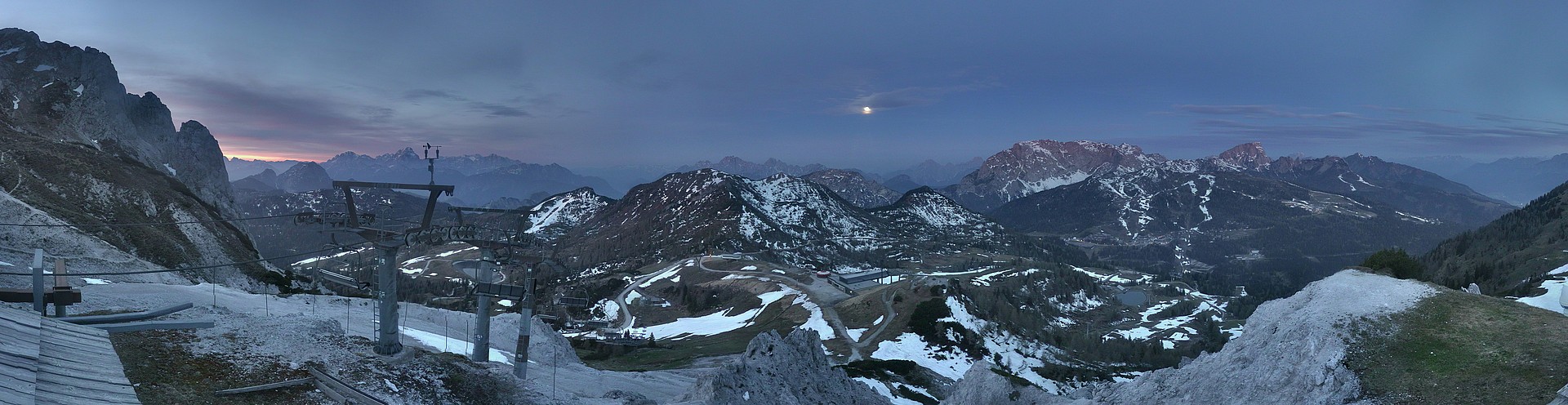 Archiv Foto Webcam Nassfeld: Panoramablick vom Gartnerkofel
