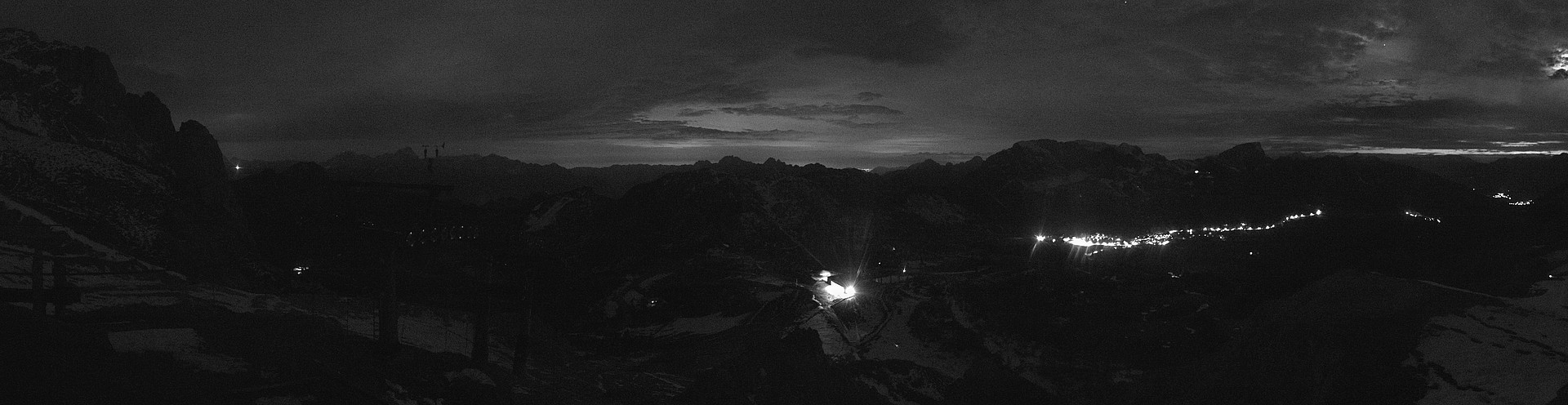 Archiv Foto Webcam Nassfeld: Panoramablick vom Gartnerkofel