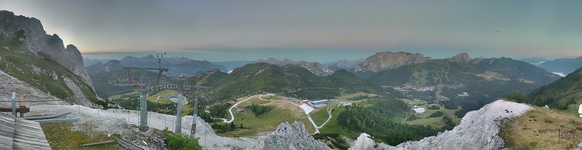 Archiv Foto Webcam Nassfeld: Panoramablick vom Gartnerkofel