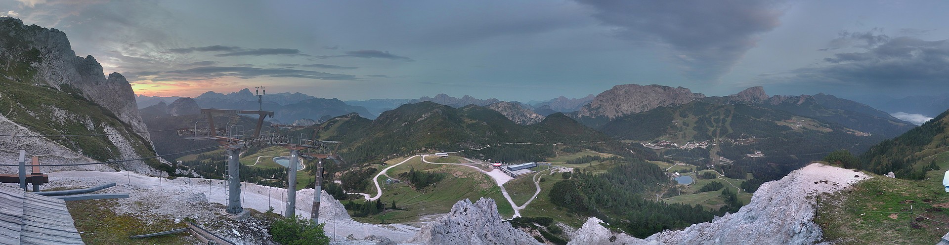 Archiv Foto Webcam Nassfeld: Panoramablick vom Gartnerkofel