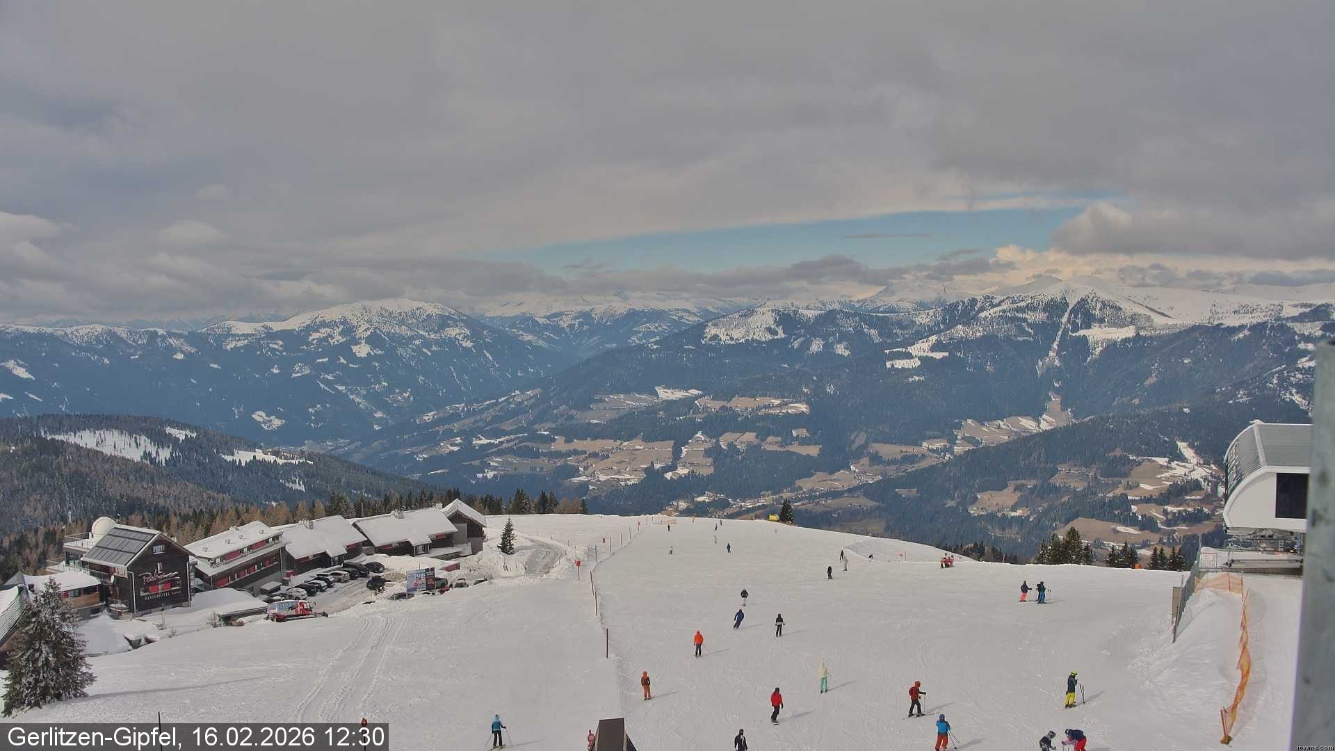 Archiv Foto Webcam Gerlitzen Gipfel: Bergstation 8er Carving Jet