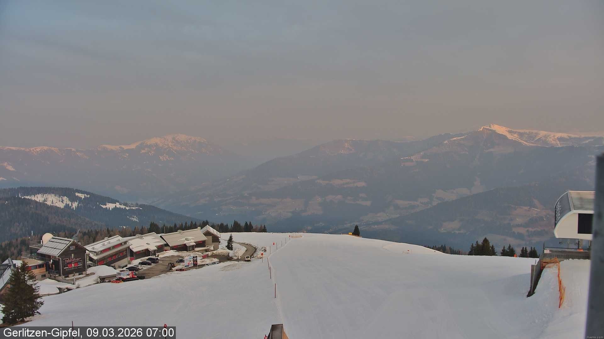 Archiv Foto Webcam Gerlitzen Gipfel: Bergstation 8er Carving Jet
