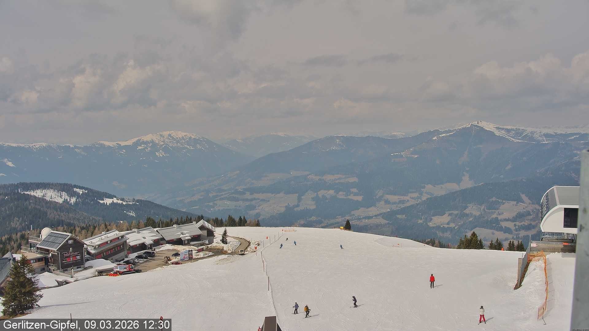 Archiv Foto Webcam Gerlitzen Gipfel: Bergstation 8er Carving Jet