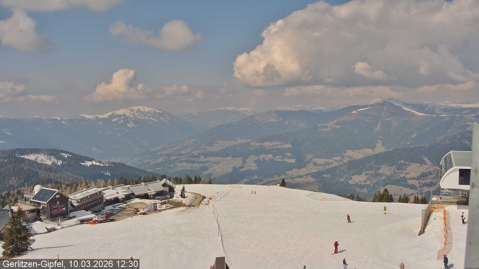 Archiv Foto Webcam Gerlitzen Gipfel: Bergstation 8er Carving Jet