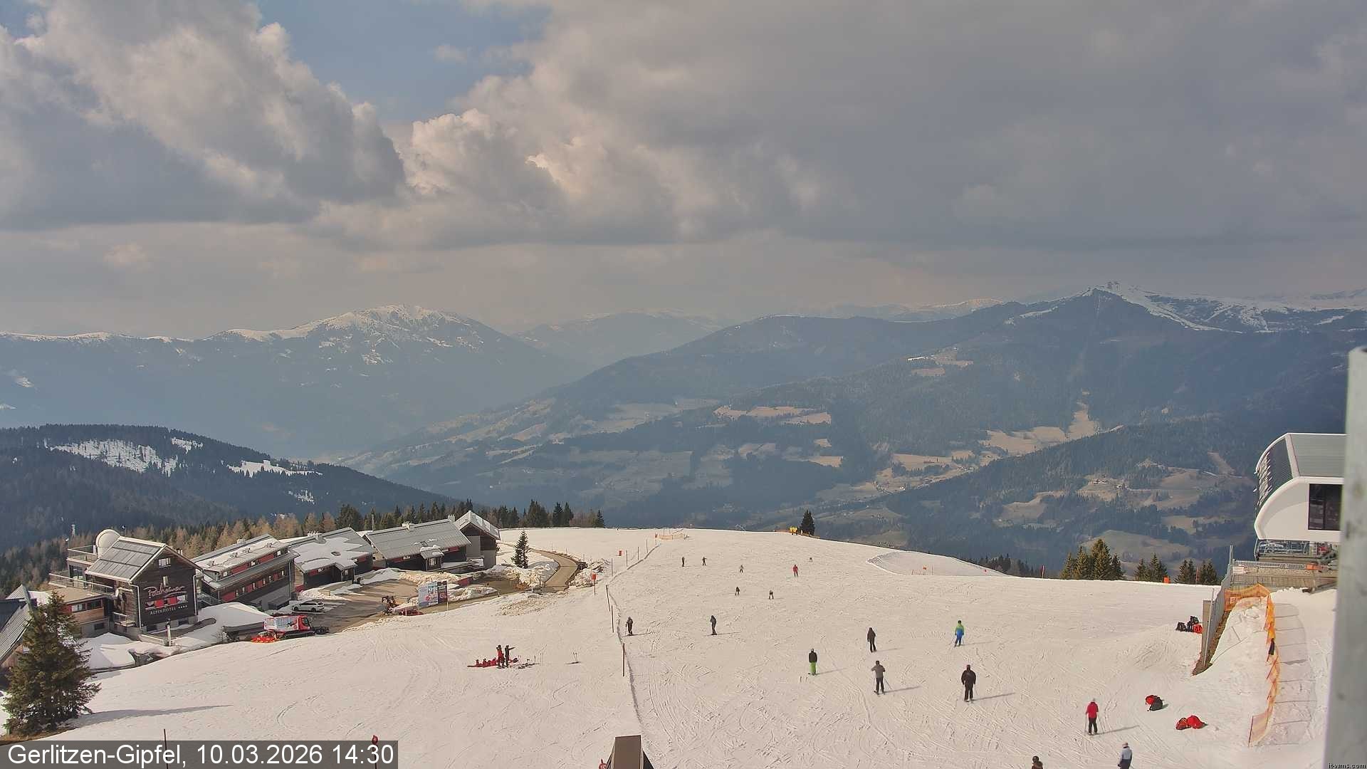 Archiv Foto Webcam Gerlitzen Gipfel: Bergstation 8er Carving Jet