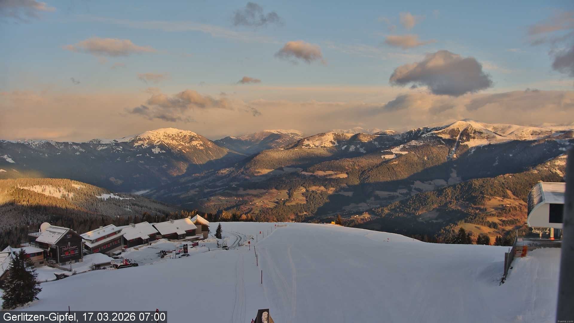 Archiv Foto Webcam Gerlitzen Gipfel: Bergstation 8er Carving Jet