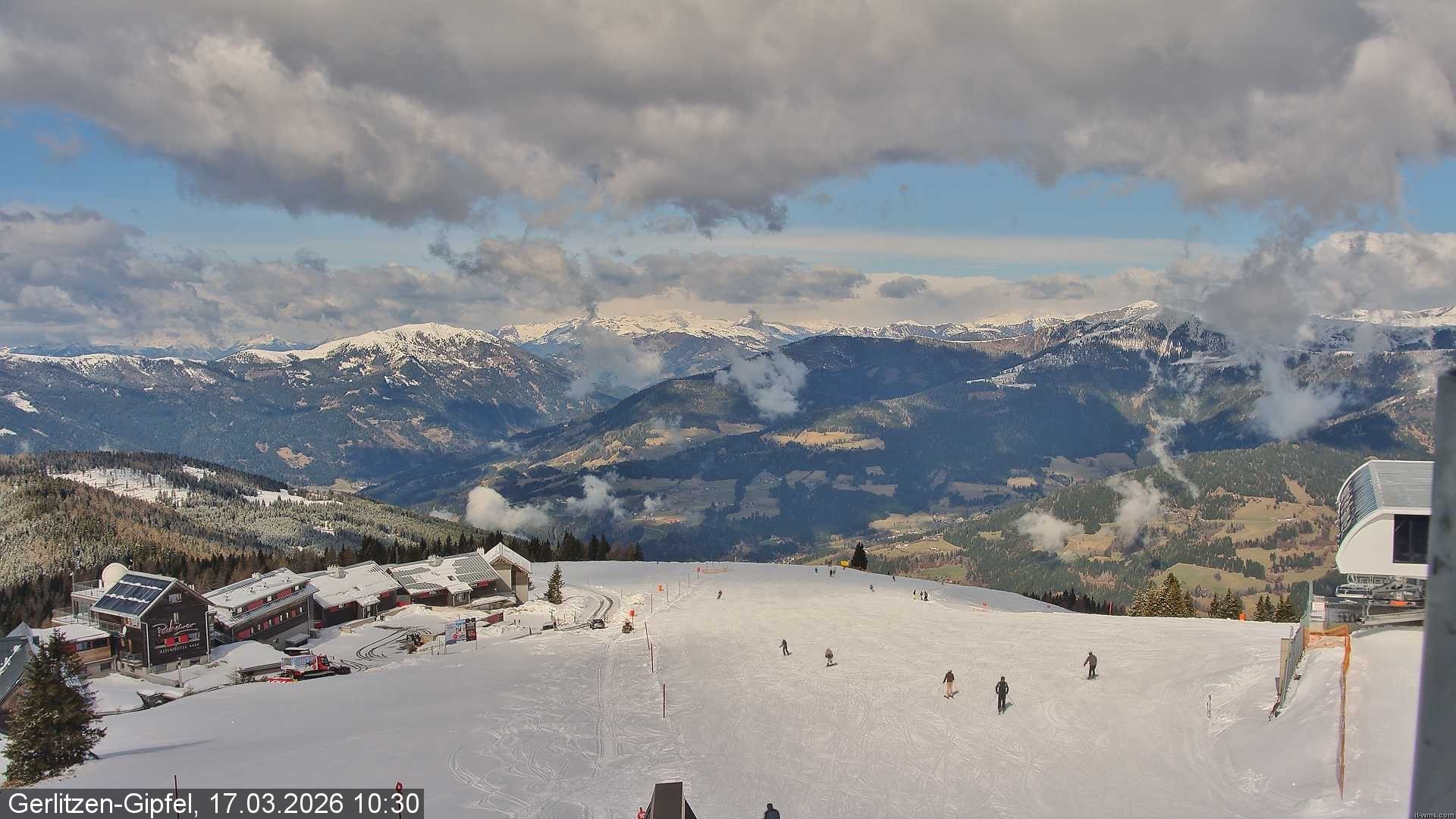 Archiv Foto Webcam Gerlitzen Gipfel: Bergstation 8er Carving Jet