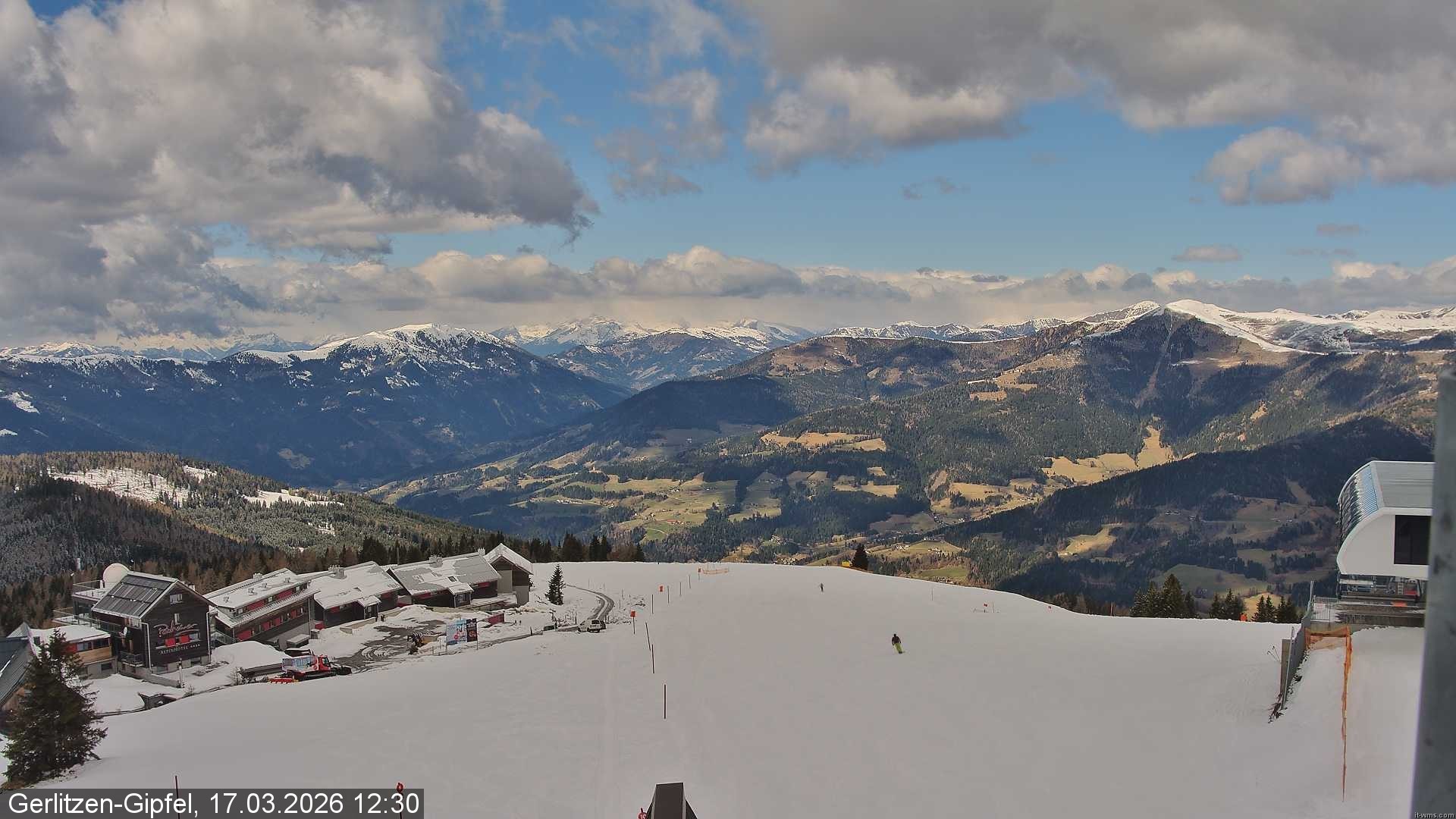 Archiv Foto Webcam Gerlitzen Gipfel: Bergstation 8er Carving Jet