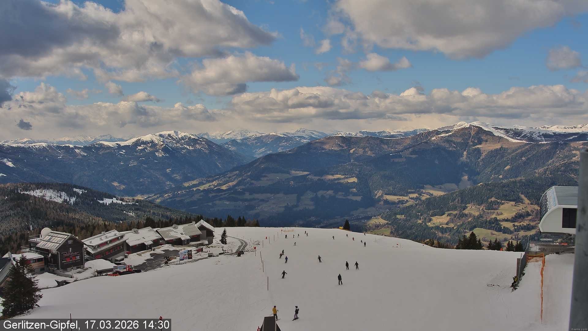 Archiv Foto Webcam Gerlitzen Gipfel: Bergstation 8er Carving Jet