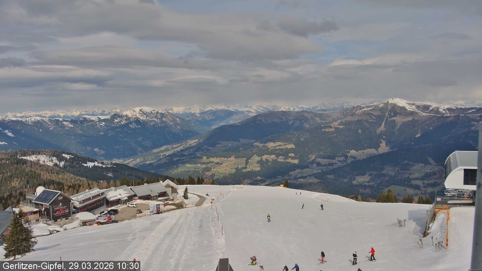 Archiv Foto Webcam Gerlitzen Gipfel: Bergstation 8er Carving Jet
