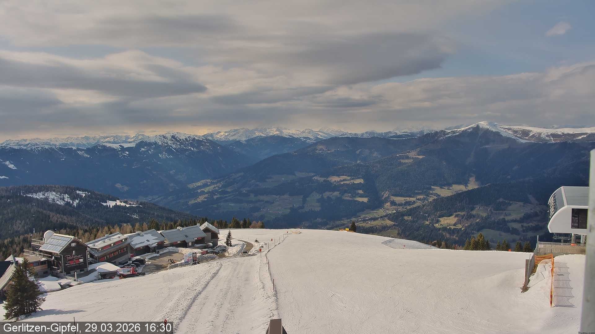 Archiv Foto Webcam Gerlitzen Gipfel: Bergstation 8er Carving Jet