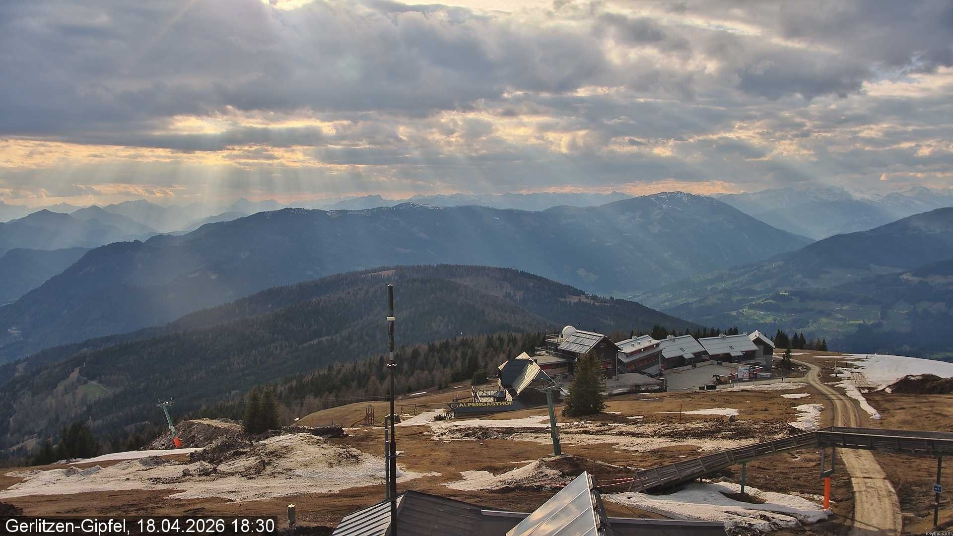 Archiv Foto Webcam Gerlitzen Gipfel: Bergstation 8er Carving Jet