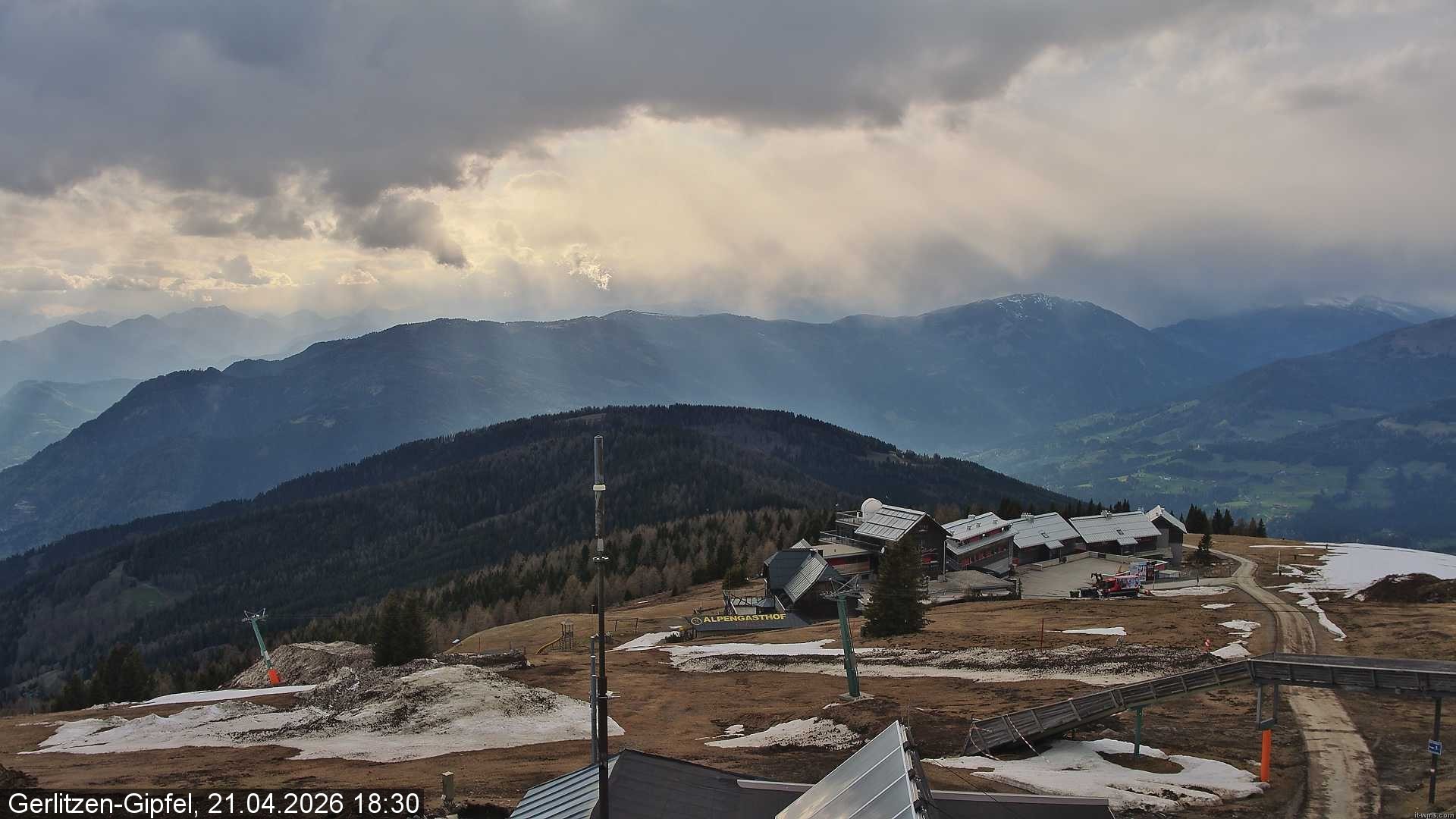 Archiv Foto Webcam Gerlitzen Gipfel: Bergstation 8er Carving Jet