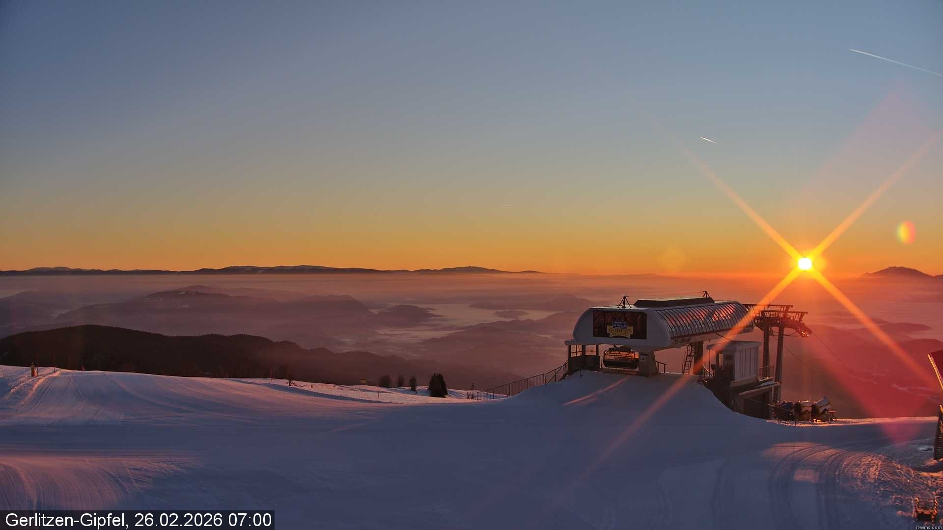 Archived image Webcam Top station Bergerbahn