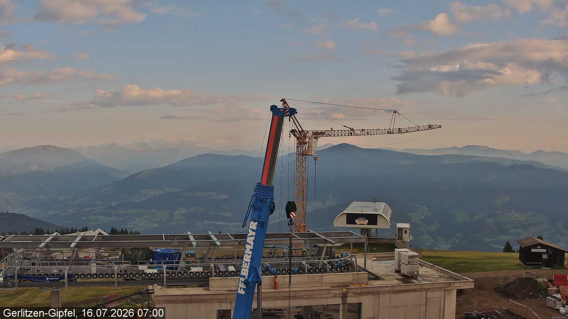 Archived image Webcam Top station Bergerbahn