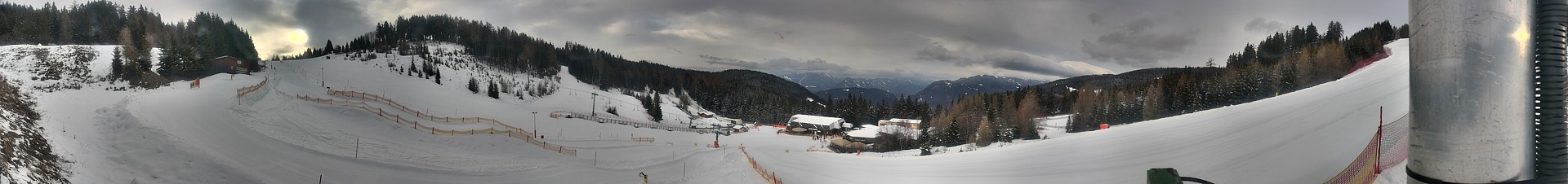 Archived image Webcam Middle station Kanzelhöhe, skiresort Gerlitzen